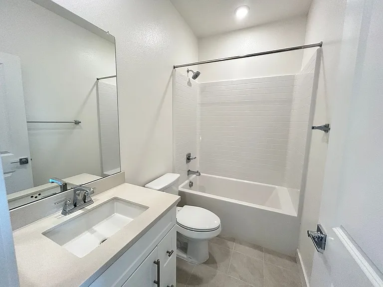 11753 Florence Ave — Photo 26