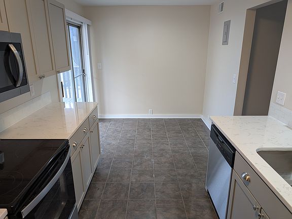5th image of 458 W 104th St Unit D
