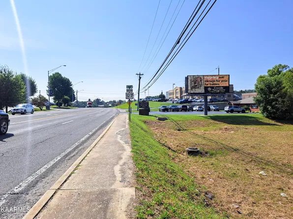 S Main St, Crossville, TN 38555