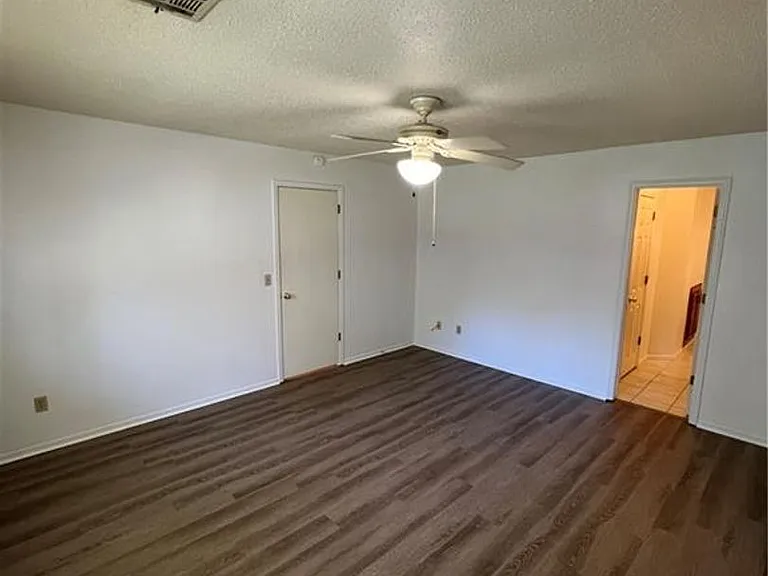 320 S 11th Pl — Photo 8