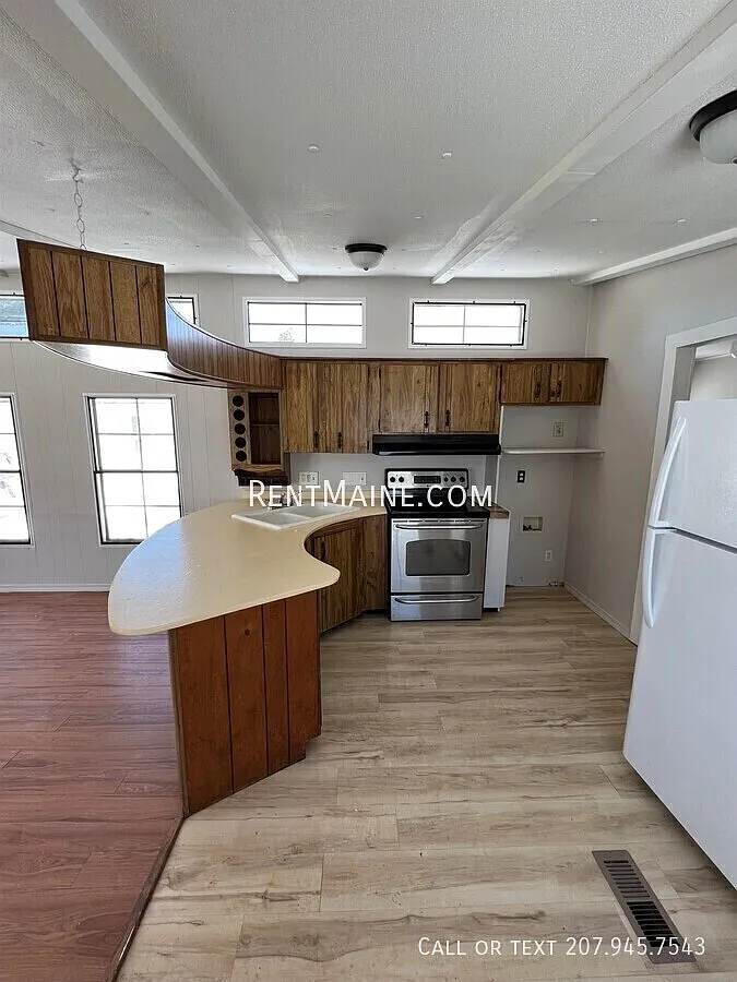 3 bed, 980 sqft, $1,350 — Photo 1