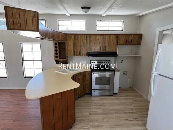 54 Pheasant Hill Trailer Park, Milford, ME 04461