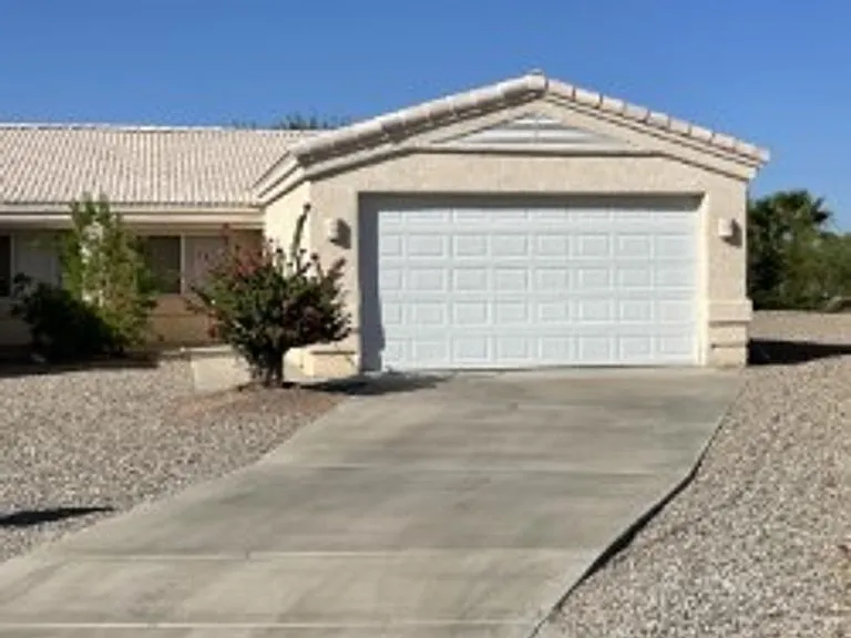 711 Delta Dr — Photo 2