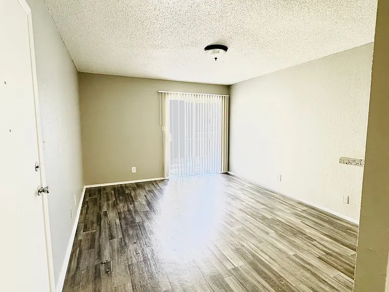 Pheasant Run Apartments — Photo 34