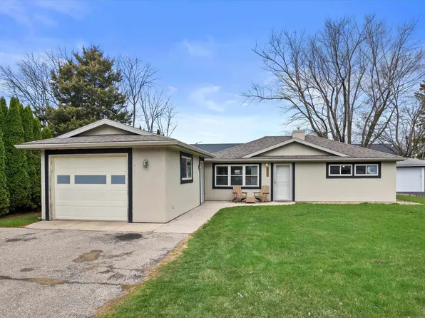 1124 Hamilton St, Stoughton, WI 53589