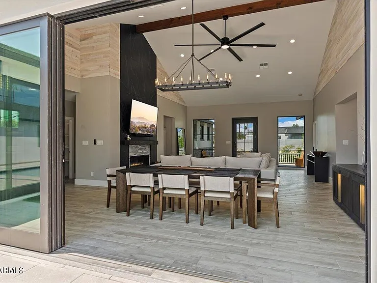 4137 E Earll Dr — Photo 15