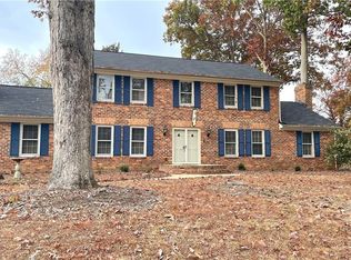 4107 S Cresthill Ct, Chester, VA 23831