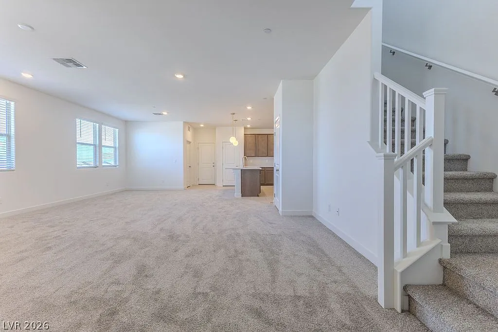 3 bed, 2.5 bath, 1809 sqft, $2,990 — Photo 2