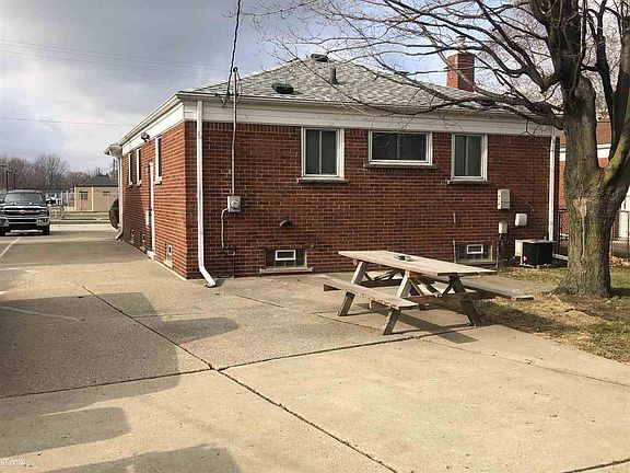 4th image of 27380 Barkman St