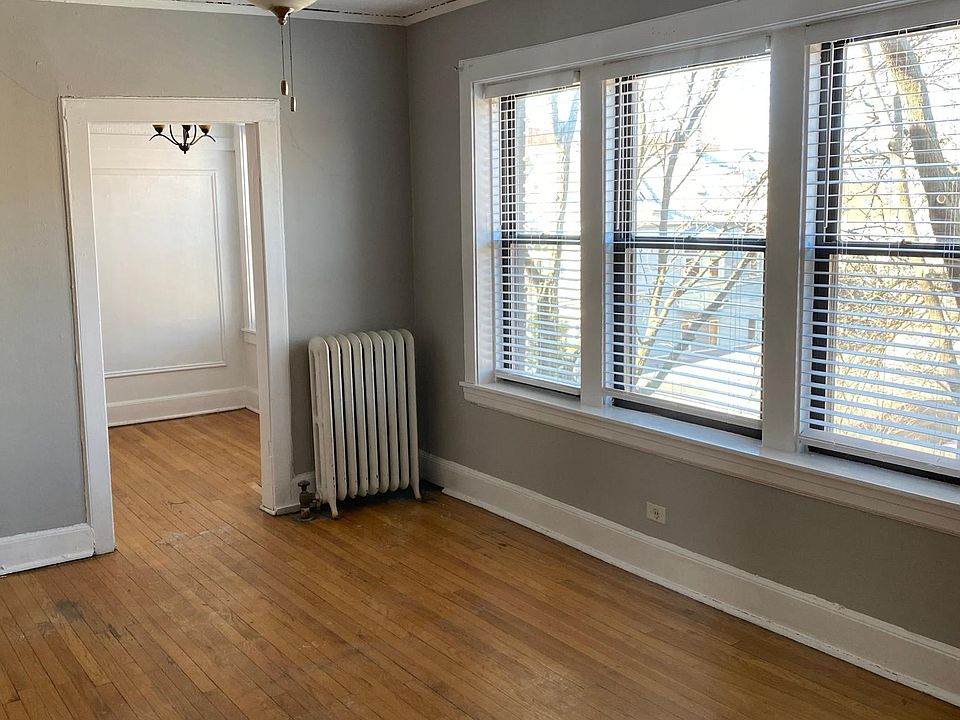 1st image of 1005 W Oakdale Ave #3