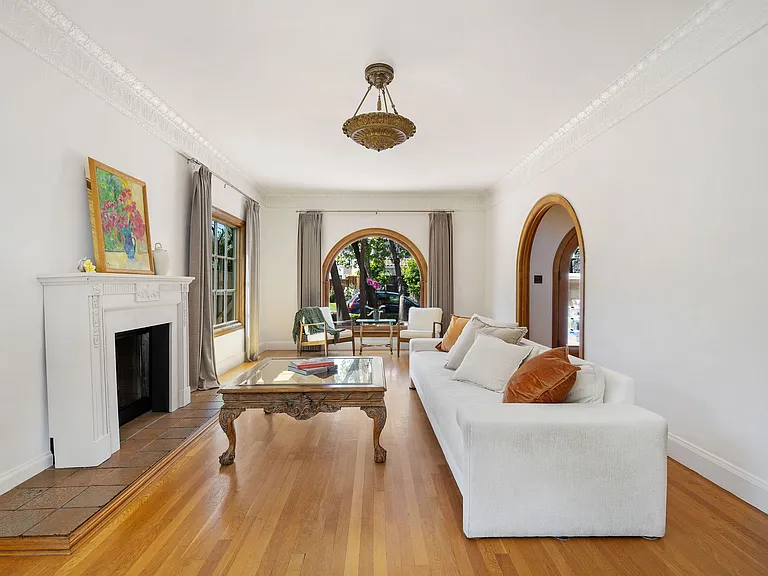 2052 Alameda Way — Photo 4