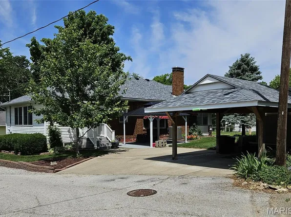 3111 Pleasant St, Hannibal, MO 63401