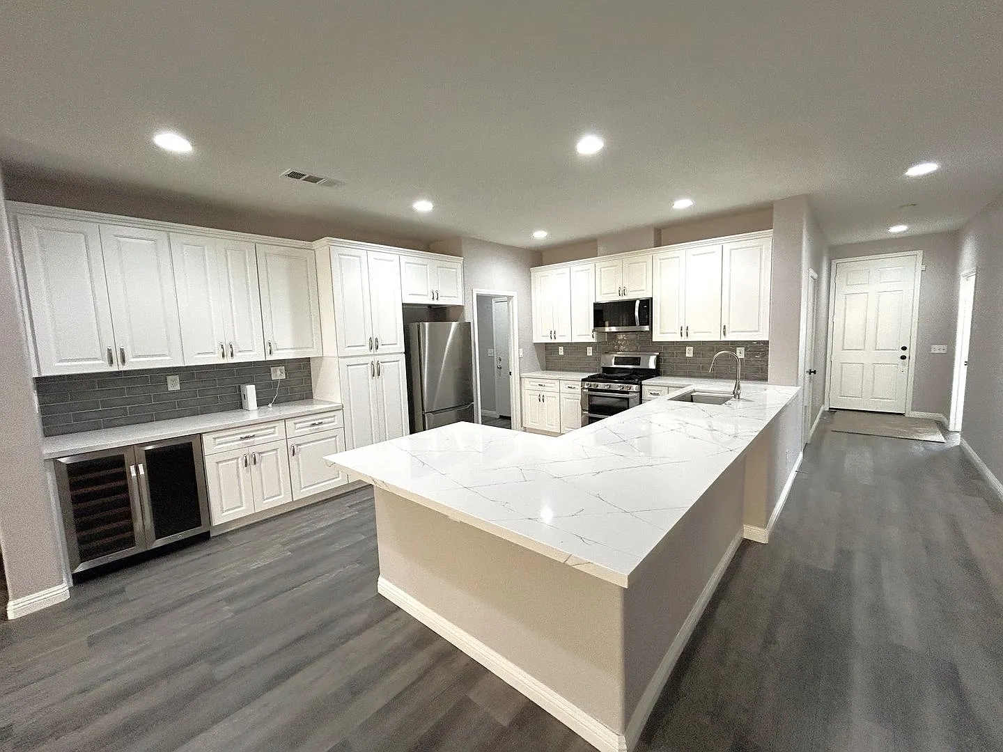 6919 Massy Harris Way Eastvale 92880 (5 Bed / 2 Bath) — Photo 3