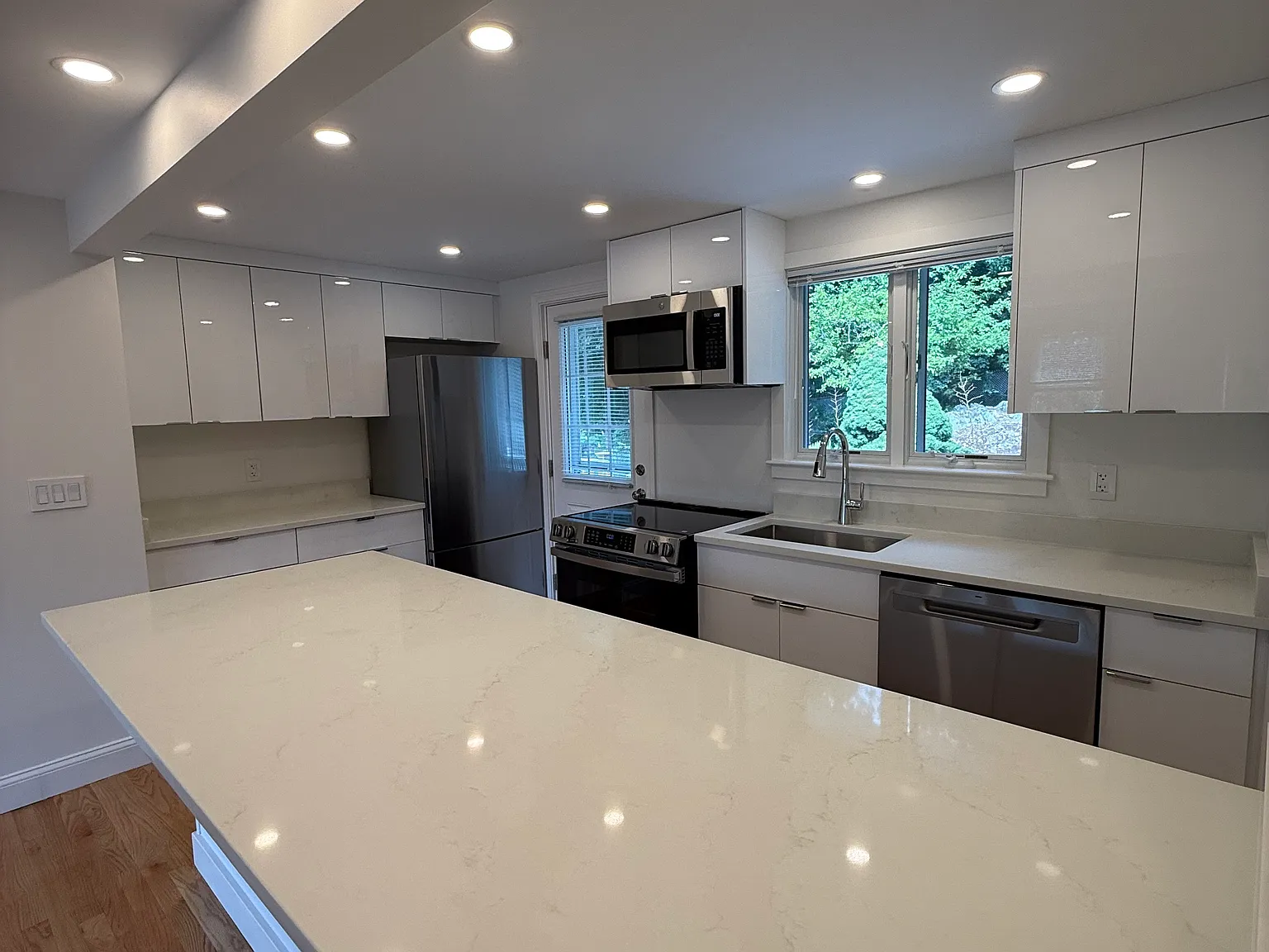 2 bed, 670 sqft, $2,600 — Photo 4