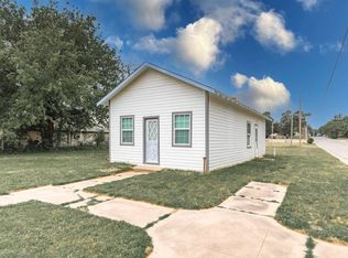 727 N 5th St, Arkansas City, KS 67005