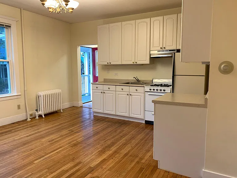 86 Clarendon Ave #F — Photo 16