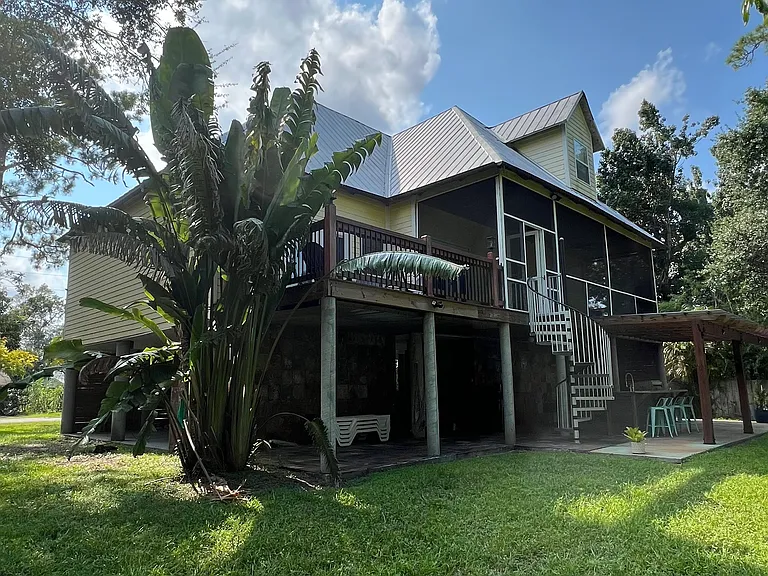 2515 Sunset Dr — Photo 1