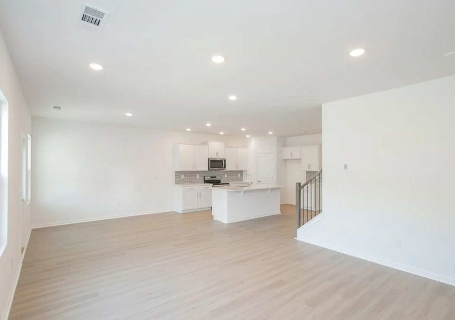 New Spacious 5 Bedroom house in La Vergne — Photo 2