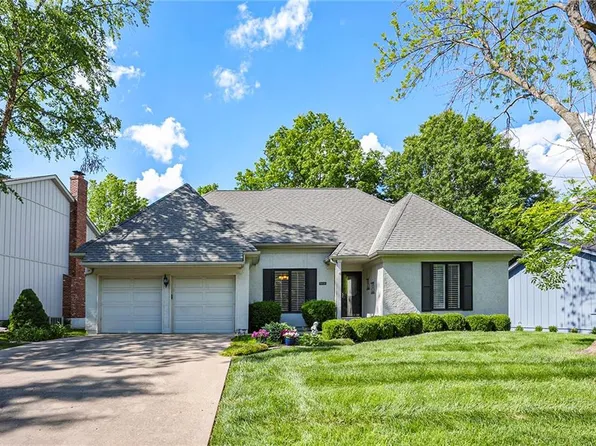 9008 W 115th Ter, Overland Park, KS 66210
