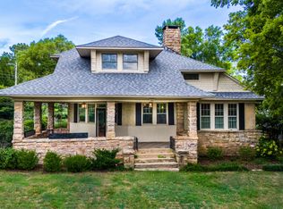 902 N Bragg Ave, Lookout Mountain, TN 37350