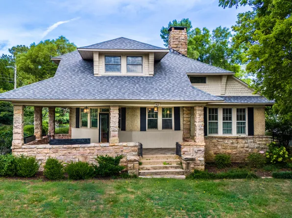 902 N Bragg Ave, Lookout Mountain, TN 37350