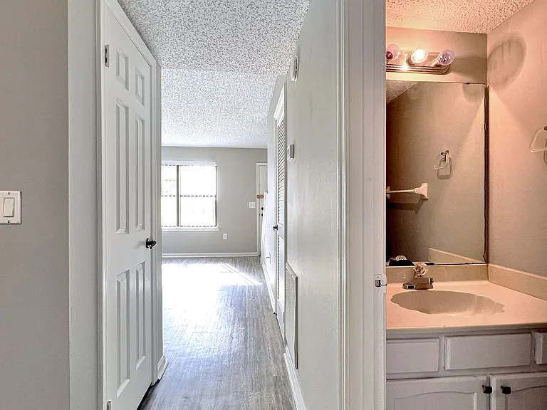 1870 Avenue Q SW — Photo 9