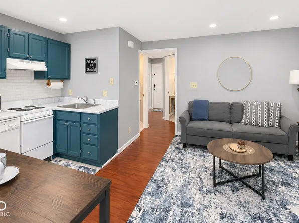 9305 S Pointe Retreat Dr #50, Bloomington, IN 47401