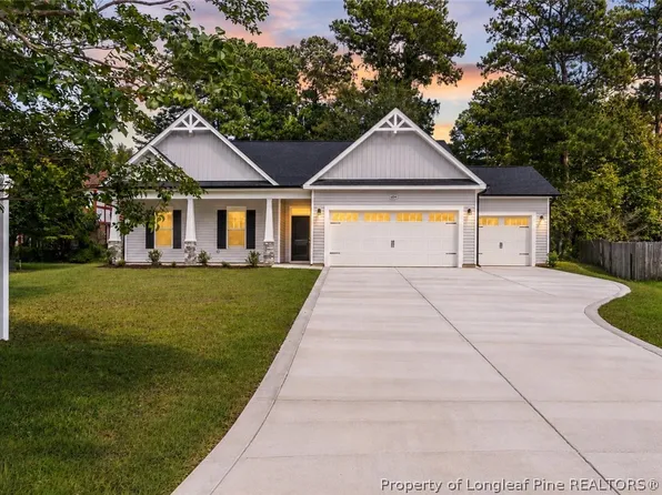 404 Gleneagles Ct, Fayetteville, NC 28311