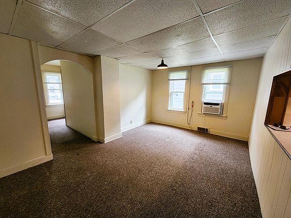 5th image of 186 E Howard St