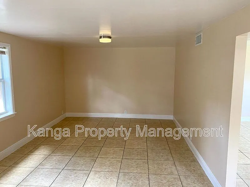 2 bed, 1.0 bath, 706 sqft, $2,000 — Photo 4