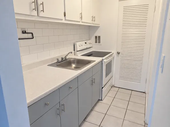 1731 NE 62nd St #3, Fort Lauderdale, FL 33334