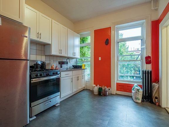 2nd image of 510 Willoughby Ave #3