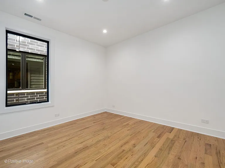 1838 N Rockwell St #1 — Photo 10