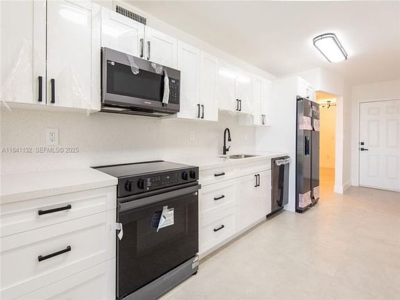 4th image of 100-1-1750 NE 191st St #1001