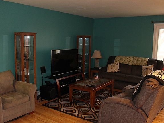 5th image of 16137 Debra Dr