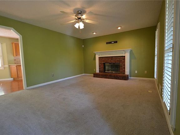 5th image of 239 Stratford Dr