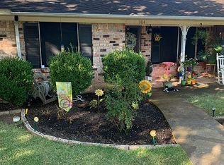 304 W Martin St, Groesbeck, TX 76642