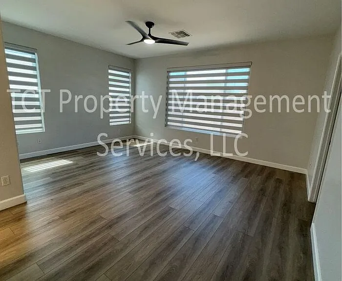 4216 E Oxford Ln — Photo 11