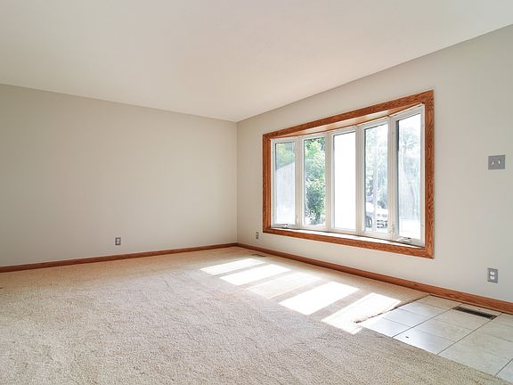 2nd image of 402 Holly Dr