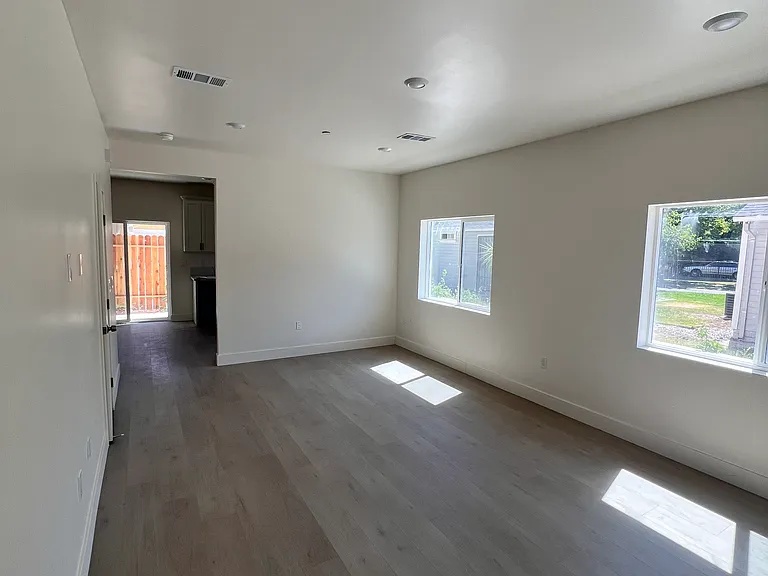 3568 26th Ave — Photo 7