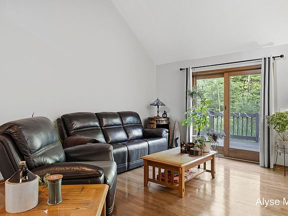 5th image of 18121 Lovell Rd