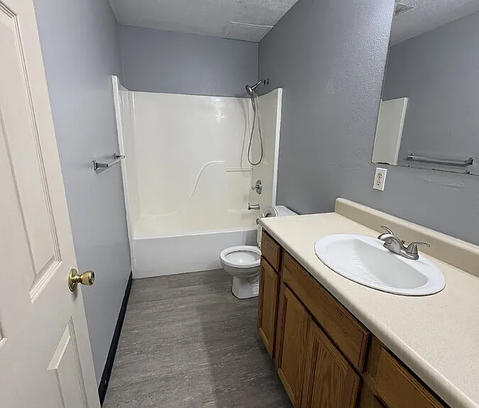 904 Withrow Dr — Photo 8