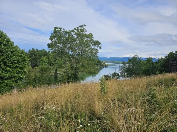 2239-2240 Hearth Way, Dandridge, TN 37725