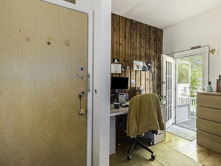 410 N State St — Photo 14