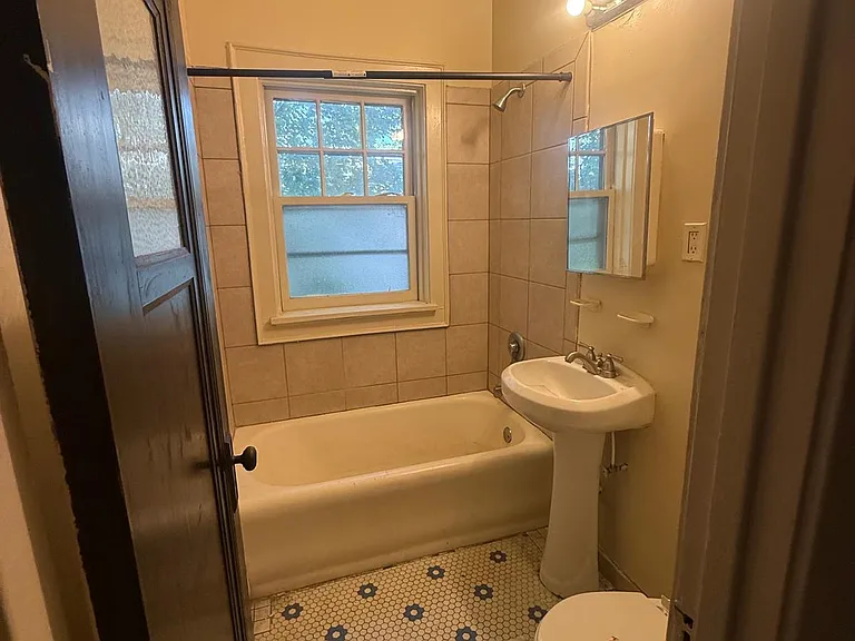 915 N 24th St #34 — Photo 3
