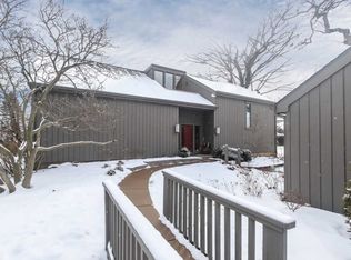 24563 N Woodview Rd #D, Lake Barrington, IL 60010