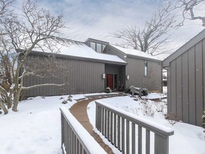 24563 N Woodview Rd #D, Lake Barrington, IL, 60010