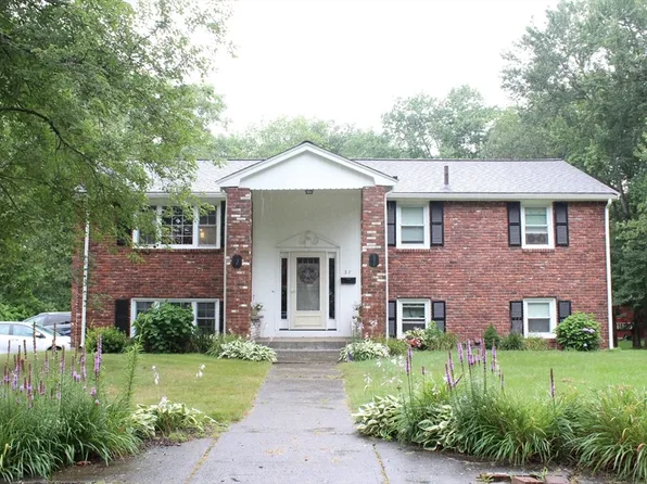 27 Lizotte Dr, Bellingham, MA 02019