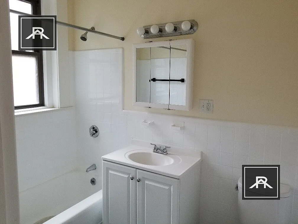 2 bed, 1.0 bath, $3,950 — Photo 3