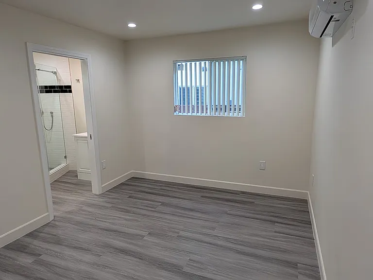 13435 Moorpark St — Photo 31